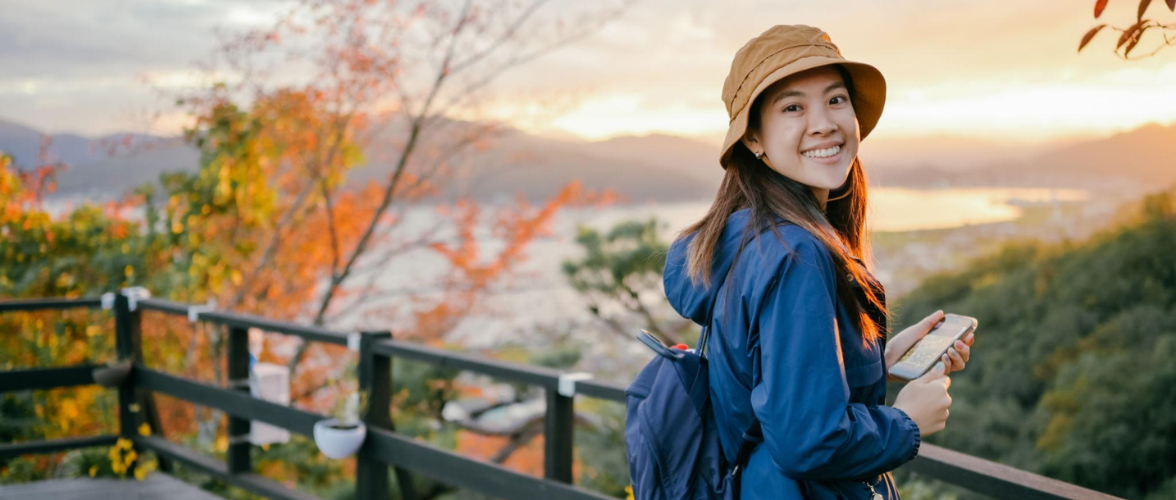 Best Apps to Meet People While Traveling